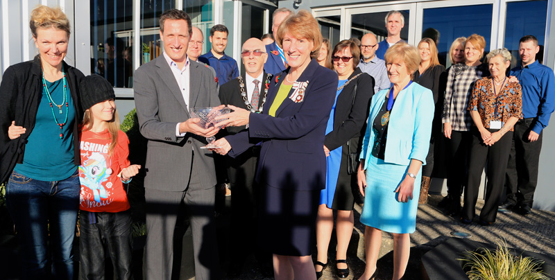 blue eyed sun queen's award 2016